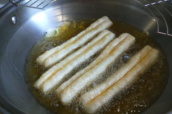 新文美食 好吃的无矾油条的做法图解6