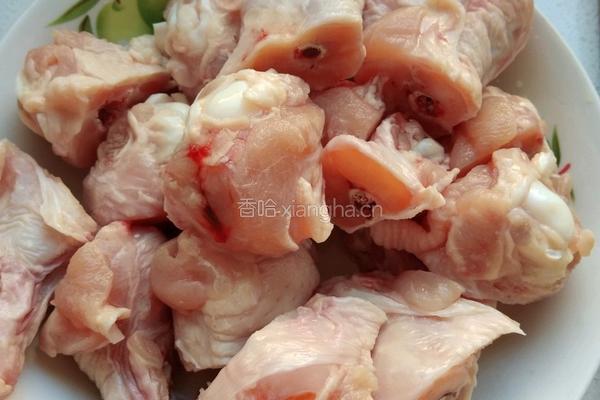翅根炖土豆的做法图解2