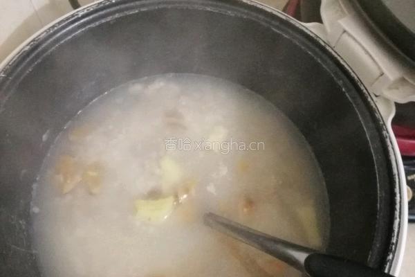 皮蛋瘦肉粥的做法图解3