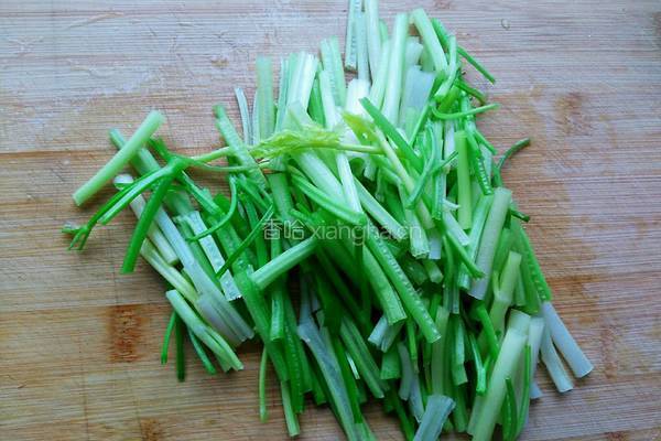 芹菜炒牛肉的做法图解2