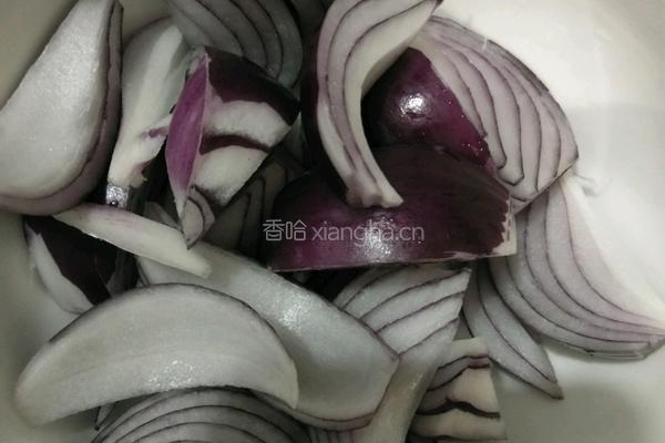 肉炒圆葱土豆片的做法图解2