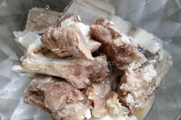 炖排骨的做法图解1