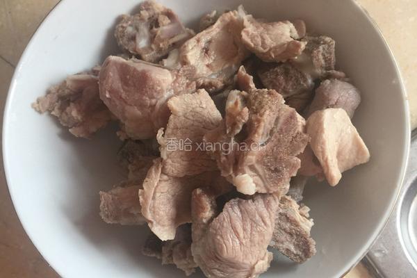 胡萝卜玉米猪骨汤的做法图解5