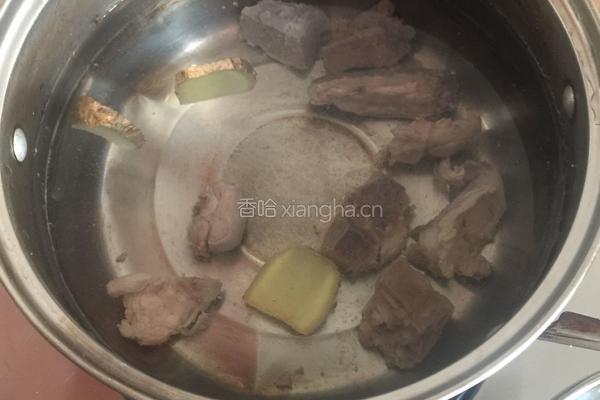 胡萝卜玉米猪骨汤的做法图解6