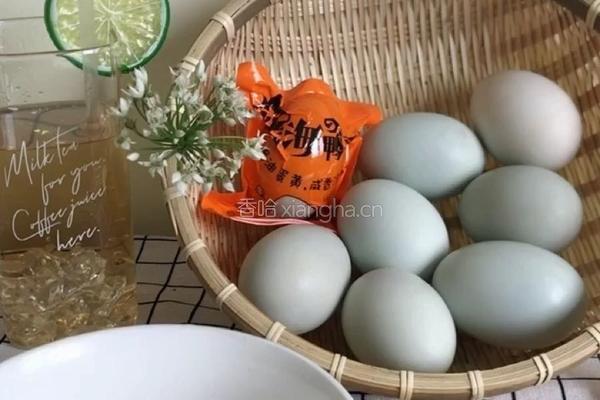 万氏烤海鸭蛋咸鸭蛋腌制方法的做法图解1