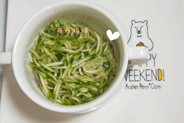 宝宝辅食丝瓜虾仁蛋饼的做法图解3
