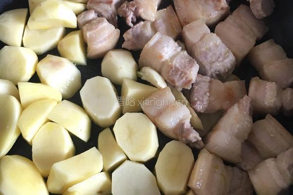 土豆红烧肉的做法图解7