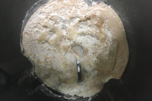 红薯玉米鸡肉面包的做法图解1
