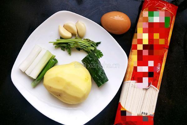 咖喱土豆鸡蛋面的做法图解1