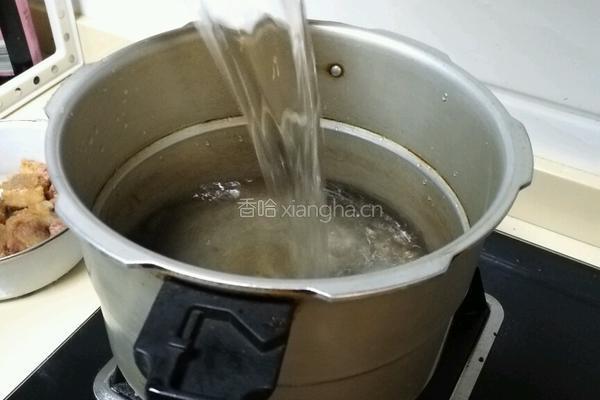 土豆蒸芋艿排骨的做法图解4