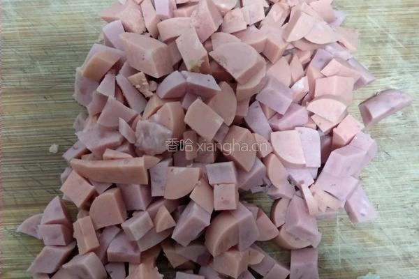 鸡蛋香肠蛋炒饭的做法图解2