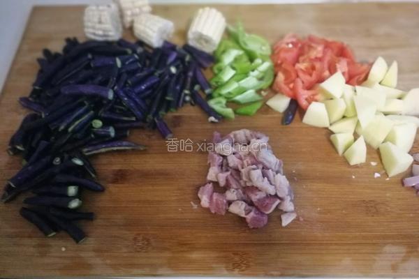 东北乱炖的做法图解1