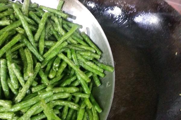 干煸豆角的做法图解4