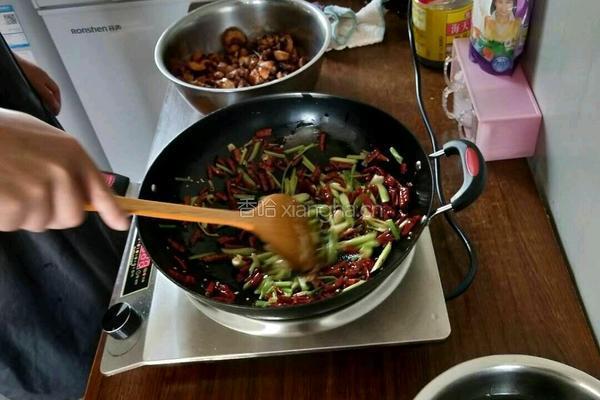 辣子鸡的做法图解7