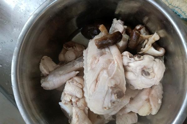 鱼肠可乐鸡翅的做法图解4