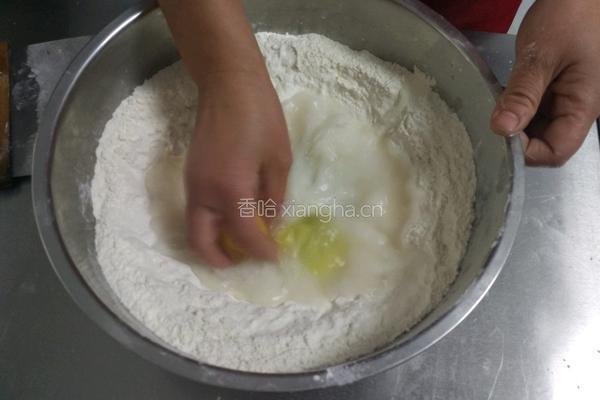炸油条的做法图解2