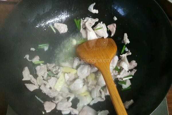 猪肉炒酸菜的做法图解4