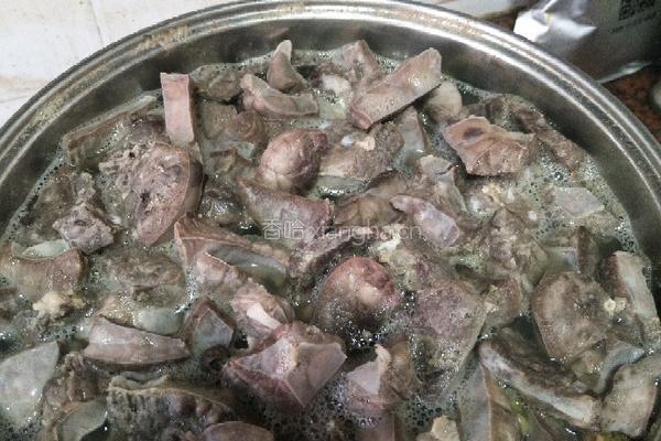 鱼腥草煲猪肺汤的做法图解9