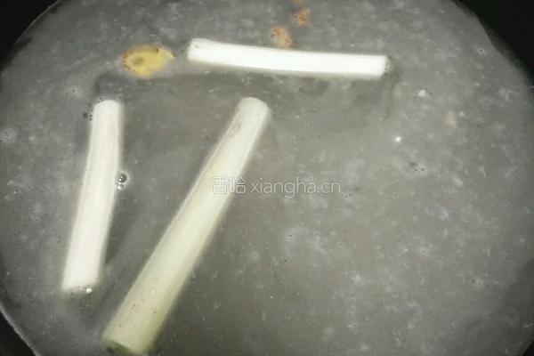 野生鲫鱼汤煮面皮的做法图解6