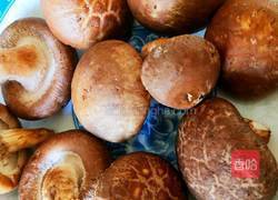 芹菜香菇肉家常水饺的做法图解2