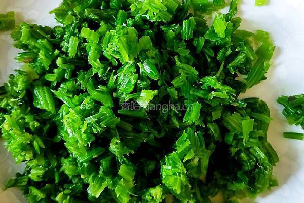 芹菜香菇肉家常水饺的做法图解5