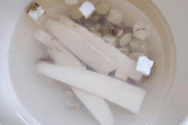 土茯苓淮山薏米汤 健脾祛湿的做法图解3