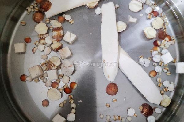 土茯苓淮山薏米汤 健脾祛湿的做法图解4
