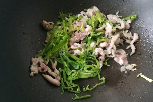 青椒炒肉丝的做法图解2