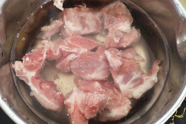 电饭煲骨头粥的做法图解2