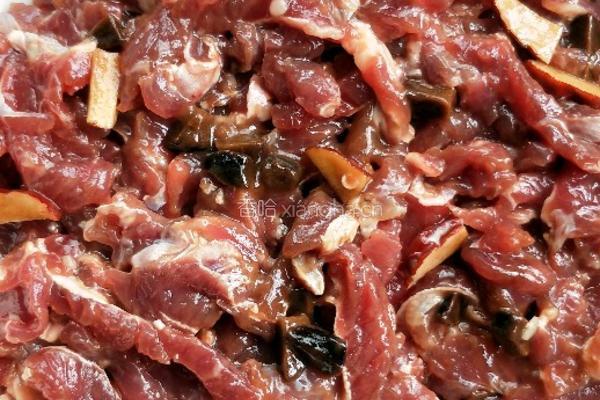黑蒜蒸牛肉的做法图解5