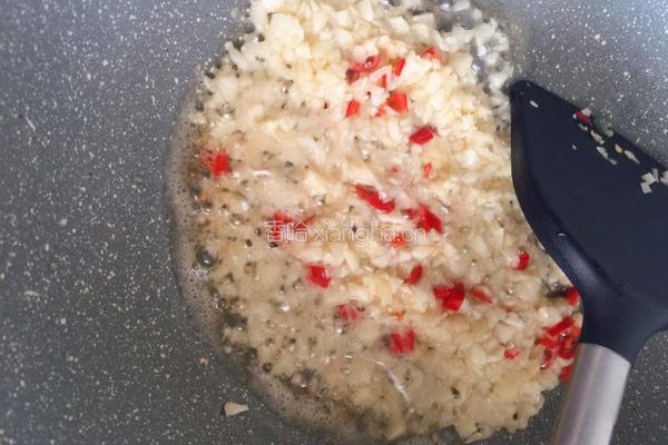 好吃到舔手指的蒜蓉粉丝开背虾的做法图解10