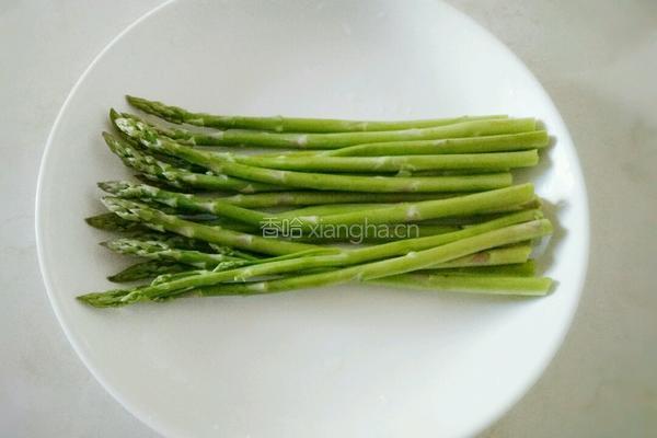 蒜香芦笋的做法图解1