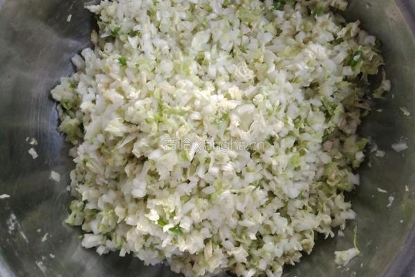 大肉白菜陷蒸饺的做法图解1