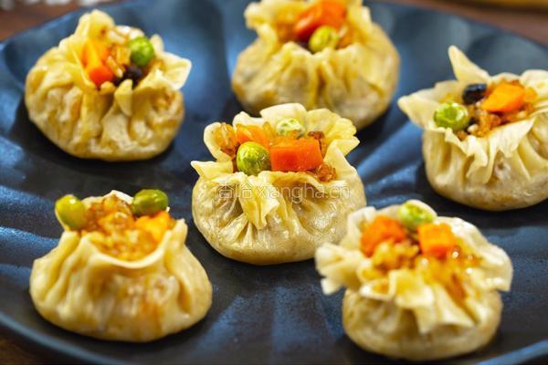 饺子皮咸蛋黄烧卖的做法图解6