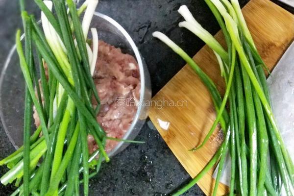 香葱猪肉煎包的做法图解3