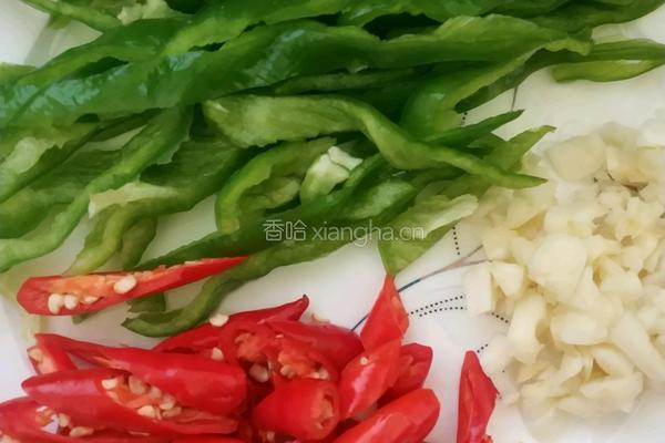 炒猪耳朵豆角的做法图解3
