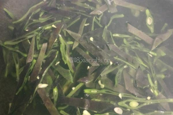 炒猪耳朵豆角的做法图解4