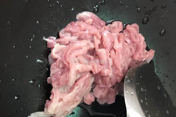 香菇平菇炒肉丝的做法图解1