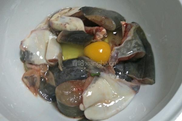 平菇豆腐滑鲶鱼的做法图解3