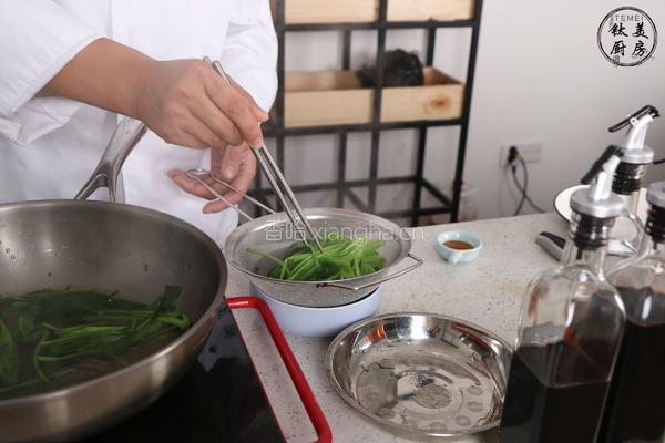 上汤的美味秘籍，鲜到连汤都一口气喝完的上汤菠菜的做法图解11