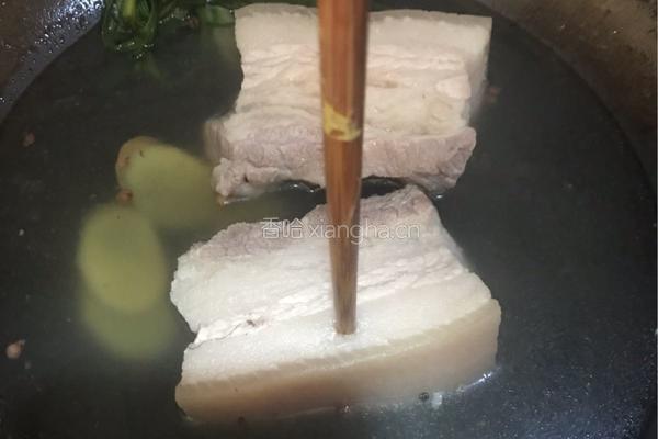蒜苗回锅肉的做法图解3