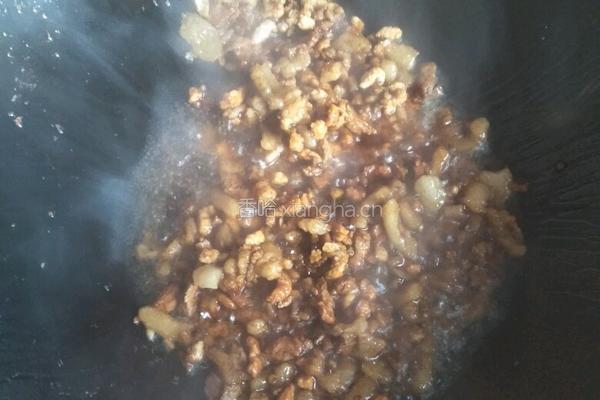扁豆闷饭的做法图解2
