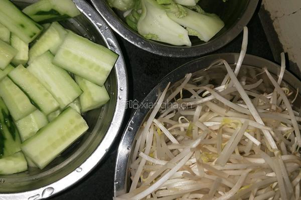 美味可口的酸菜鱼少不了自制泡菜的做法图解1