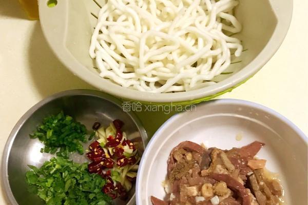 羊杂炒粉的做法图解2