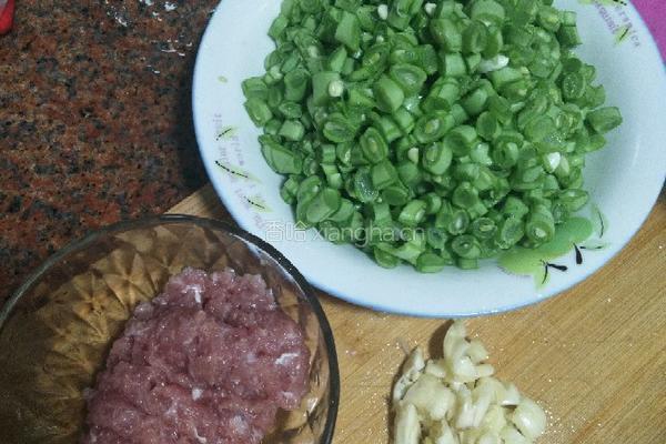肉末炒四季豆的做法图解2