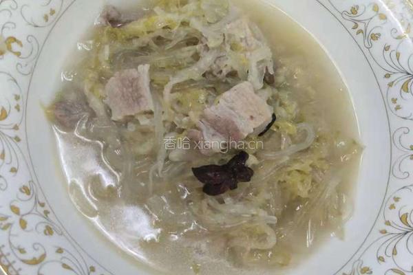 五花肉炖酸菜的做法图解11
