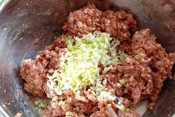 羊肉胡萝卜饺子的做法图解3
