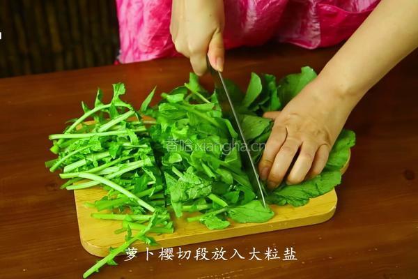 老妈的私房菜——萝卜樱水泡菜的做法图解1