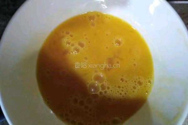 火腿肠鸡蛋饼的做法图解2