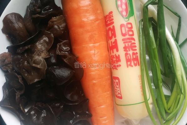 日本豆腐木耳胡萝卜汤的做法图解1